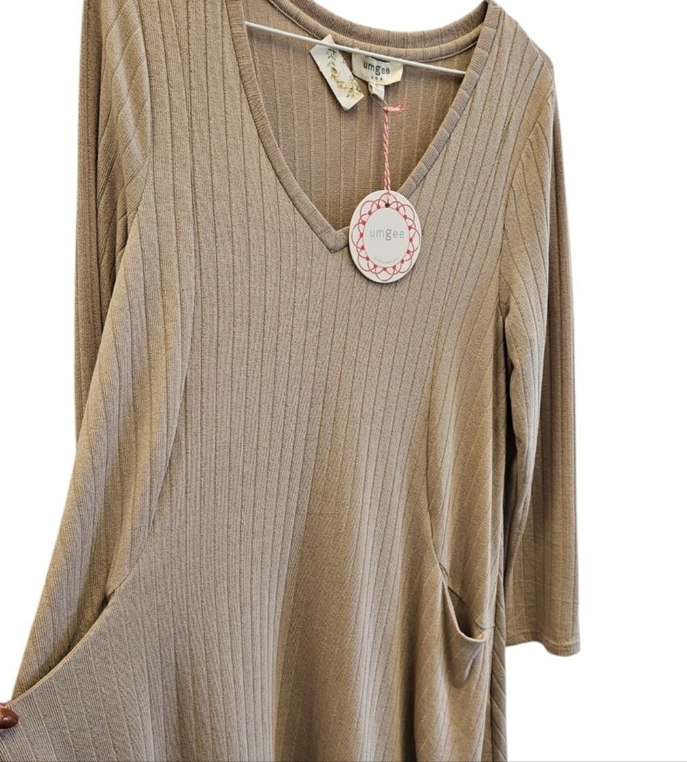 Umgee Knit Long Sleeve Vneck Pocket Sweater Dress NEW - Picture 2 of 6